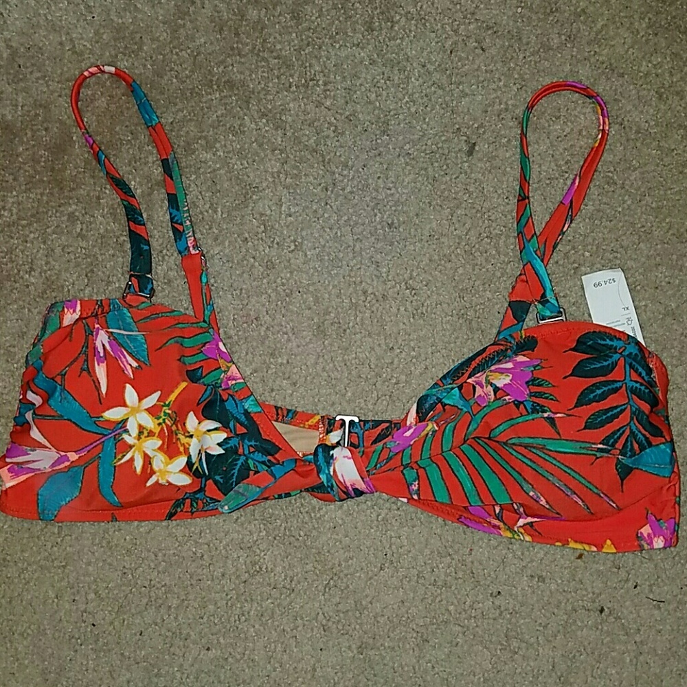 Red print bikini top